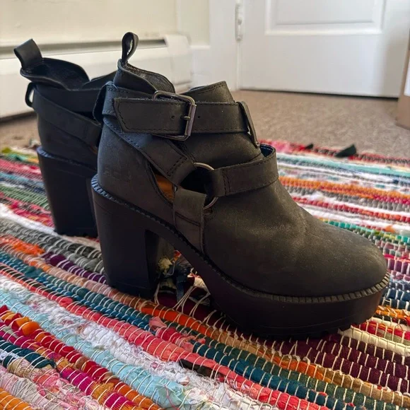 Dolls Kill Black Chunky Heeled Boots - Picture 5 of 6